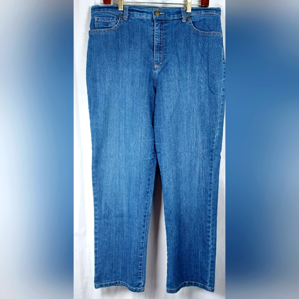 Gloria Vanderbilt Women's Classic Straight Leg Denim Jeans. Missy, Short,Size 16